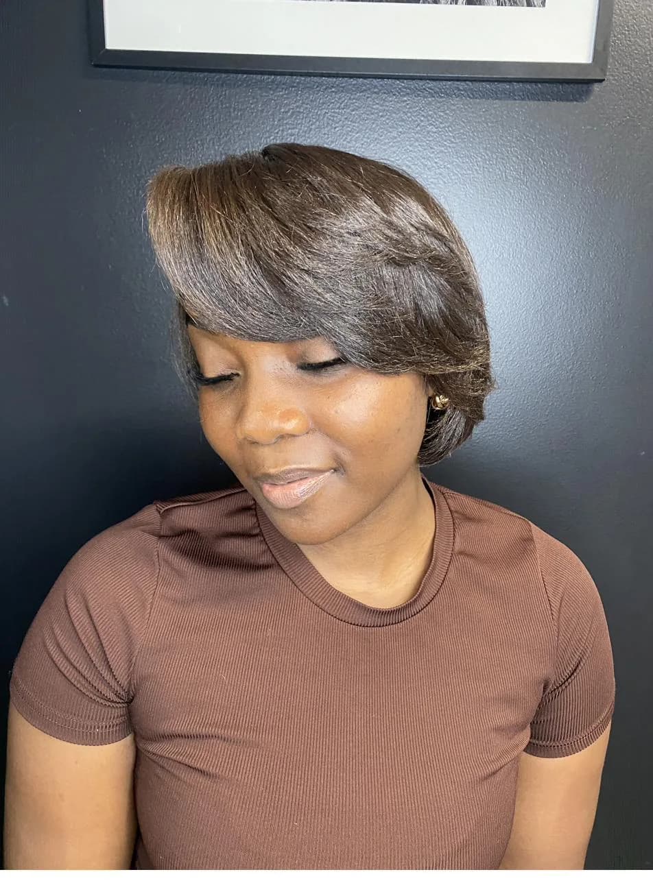 Coupe carré bob structurée, finition soyeuse, Studio IAM Beauté